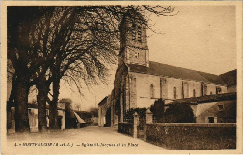 Carte postale ancienne Montfaucon Egliose Saint-Jacques et la Place