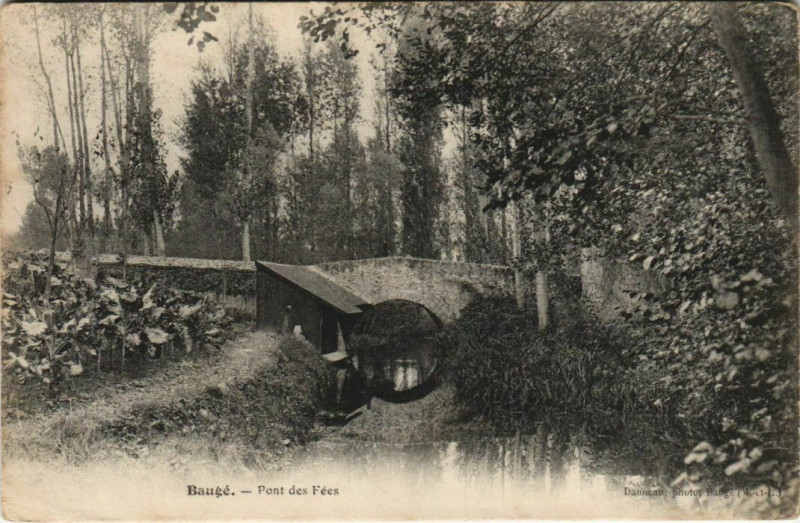 Carte postale ancienne Bauge Pont des Fees