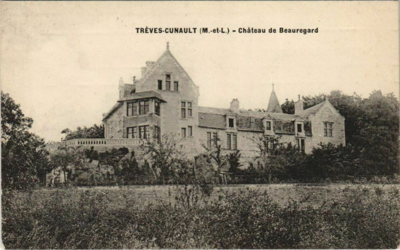 Carte postale ancienne Treves-Cunault Chateau de Beauregard