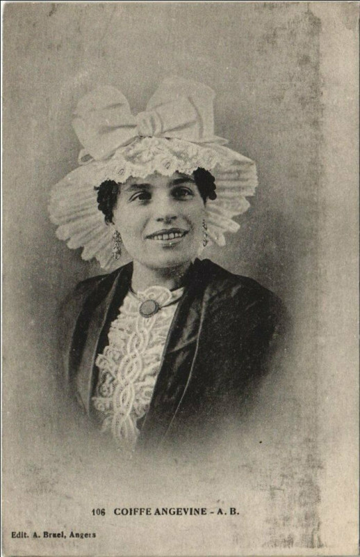 Carte postale ancienne Coiffe Angevine