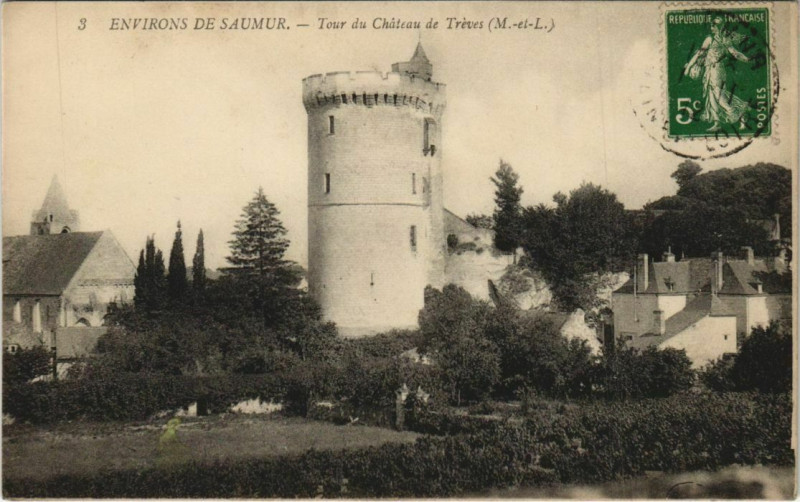 Carte postale ancienne Saumur Tour du Chateau de Treves à Saumur