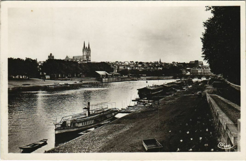 Carte postale ancienne Vue Generale d'Angers La Maine à Angers