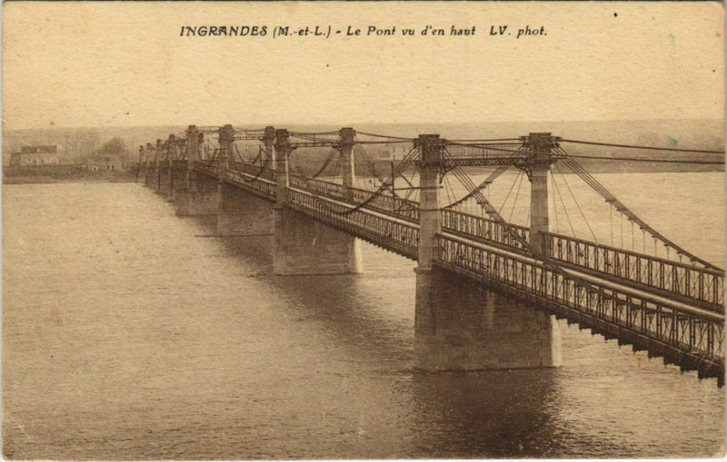 Carte postale ancienne Ingrandes Le Pont vu d'en haut