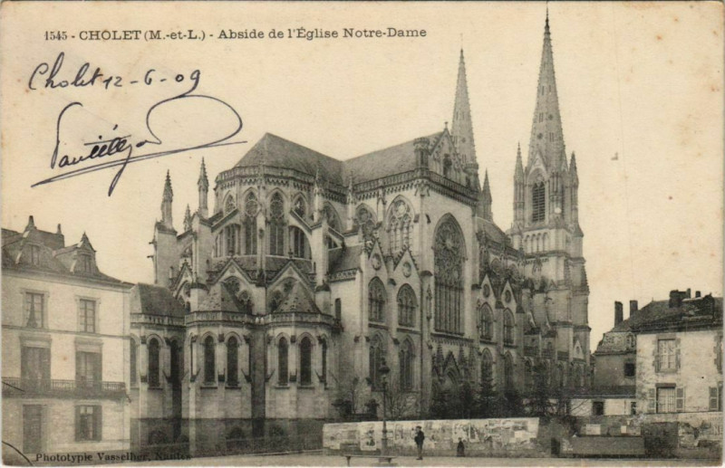 Carte postale ancienne Cholet Abside de l'Eglise Notre Dame à Cholet