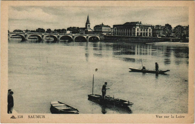 Carte postale ancienne Saumur Vue sur la Loire à Saumur