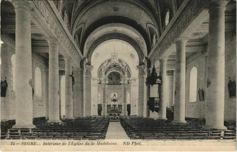 Carte postale ancienne Segre Interieur de l'Eglise de la Madeleine