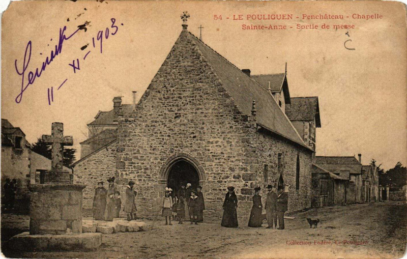 Carte postale ancienne Le Pouliguen - Penchateau - Chapelle Sainte-Anne - Sortie de messe au Pouliguen