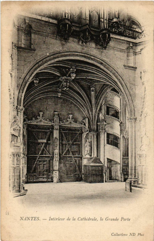 Carte postale ancienne Nantes - Intérieur de a Cathédrale la Grande Porte à Nantes