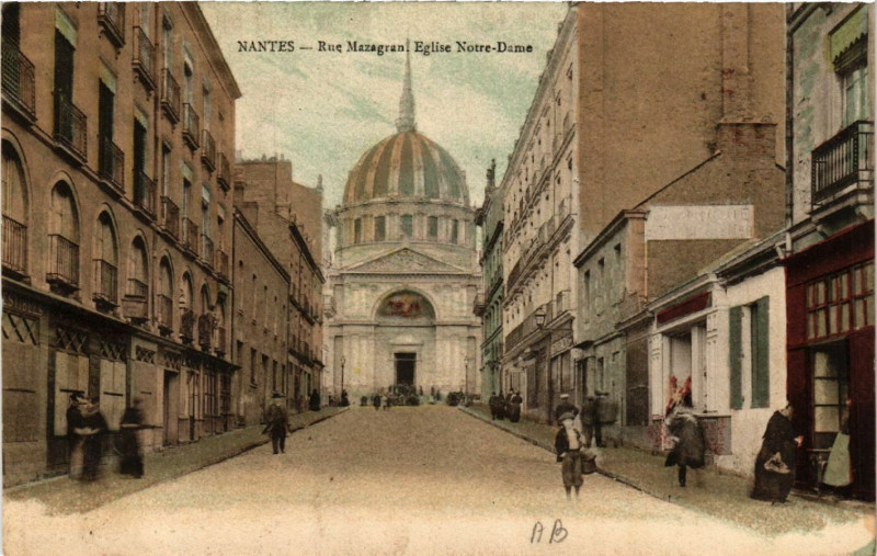 Carte postale ancienne Nantes - Rue Mazagran. Eglise N.-D à Nantes