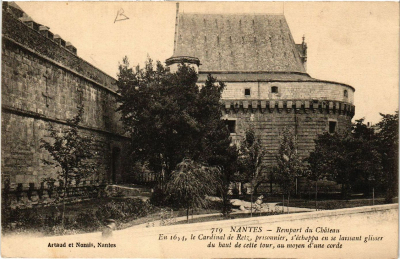Carte postale ancienne Nantes - Rempart du Chateau - En 1654 le Cardinal de Retz .. à Nantes