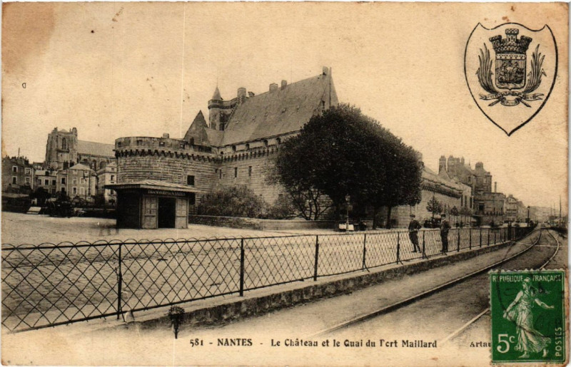 Carte postale ancienne Nantes - Le Chateau et le Quai du Fort Maillard à Nantes