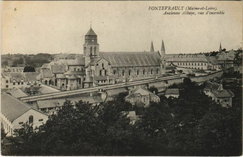 Carte postale ancienne Fontevrault Ancienne Abbaye vue d'ensemble