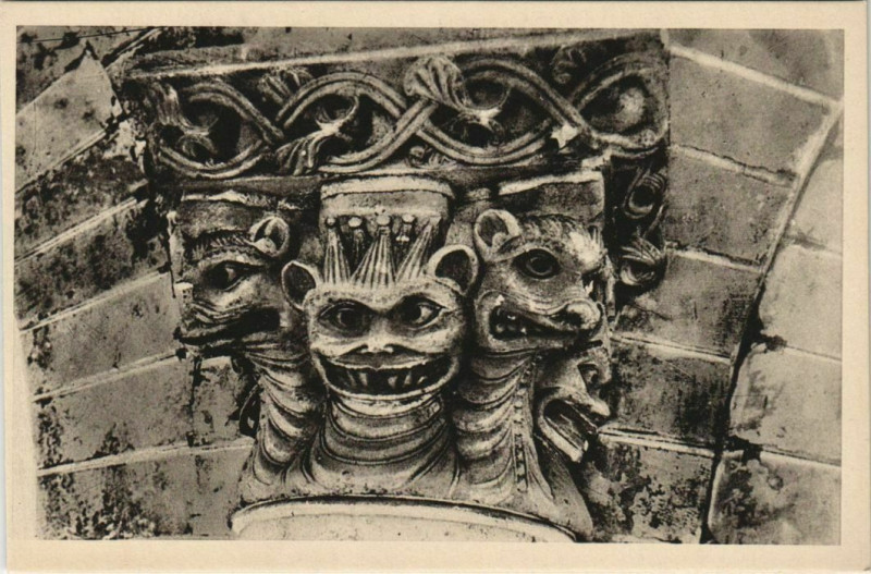 Carte postale ancienne Cunault Symbole de la bete de l'apocalypse