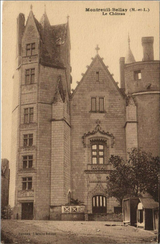 Carte postale ancienne Montreuil-Bellay Le Chateau à Montreuil-Bellay