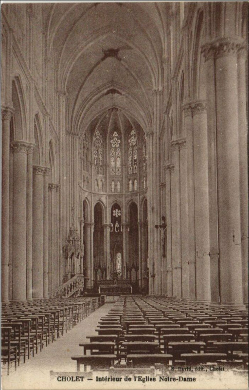 Carte postale ancienne Cholet Interieur de l'Eglise Notre-Dame à Cholet