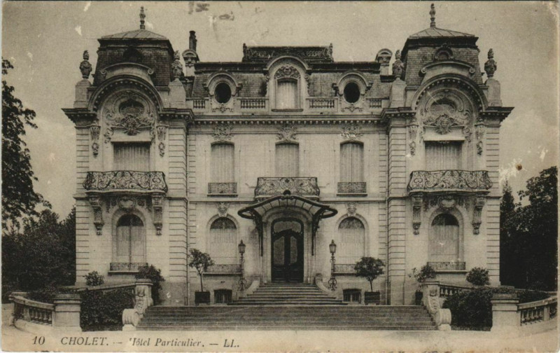 Carte postale ancienne Cholet Hotel Particulier à Cholet