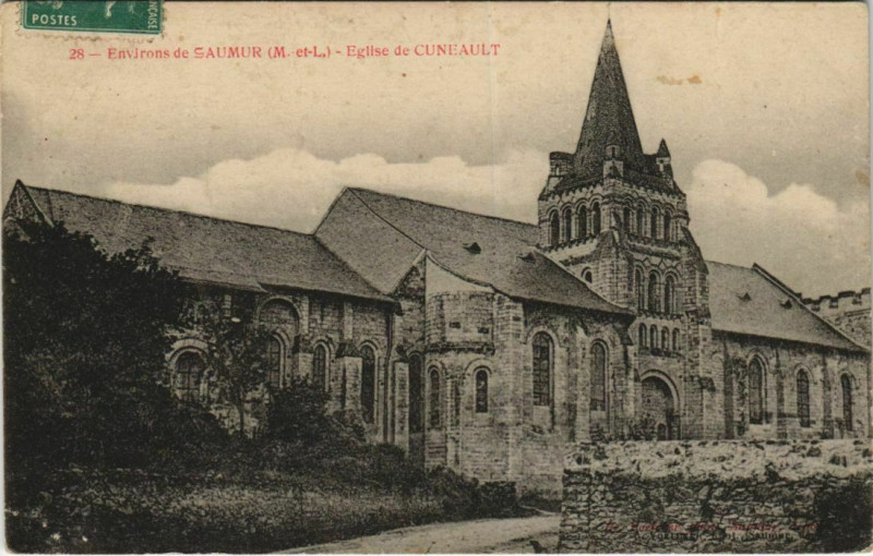 Carte postale ancienne Saumur Eglise de Cuneault à Saumur