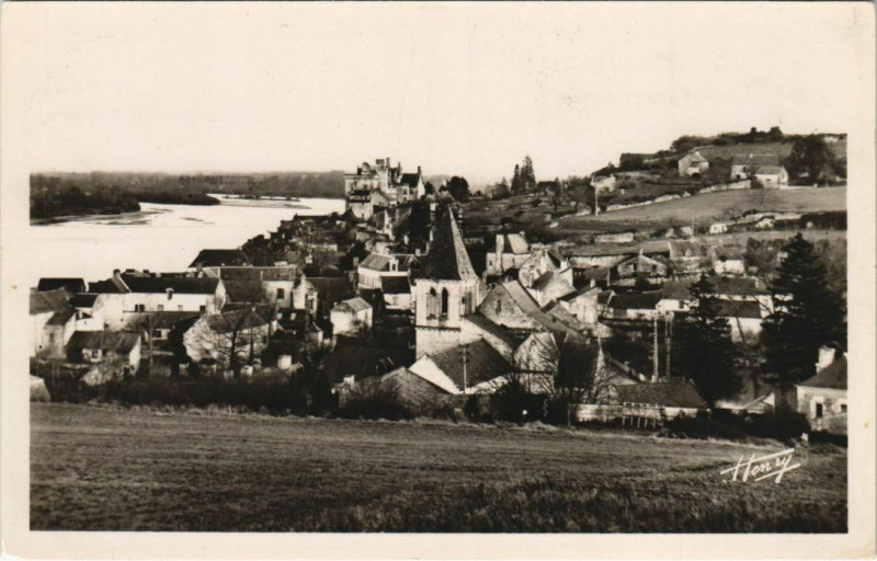 Carte postale ancienne Montsoreau Vue panoramique à Montsoreau