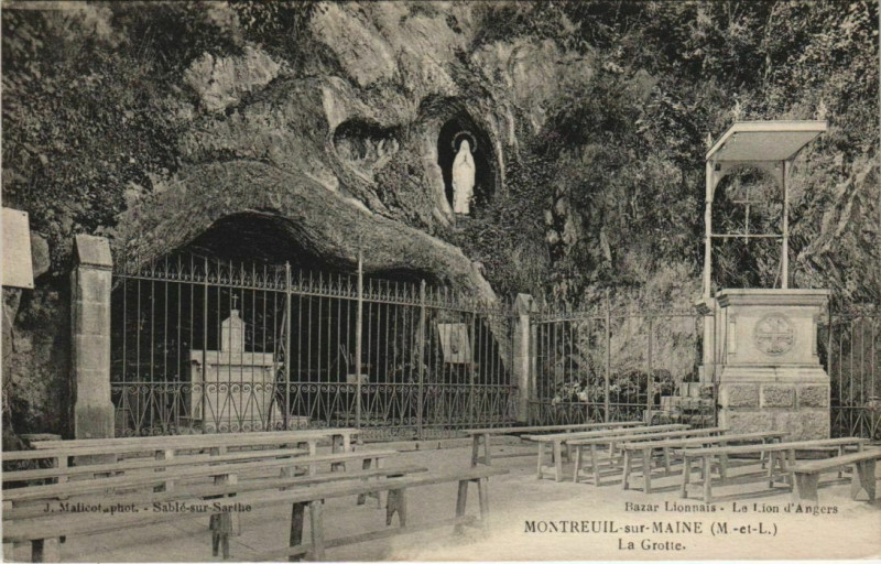 Carte postale ancienne Montreuil-sur-Maine La Grotte à Montreuil-sur-Maine