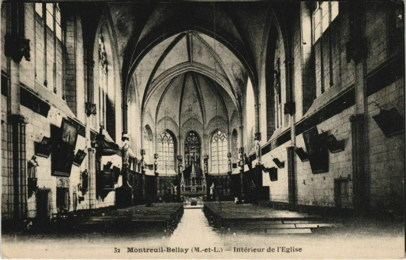Carte postale ancienne Montreuil-Bellay Interieur de l'Eglise à Montreuil-Bellay
