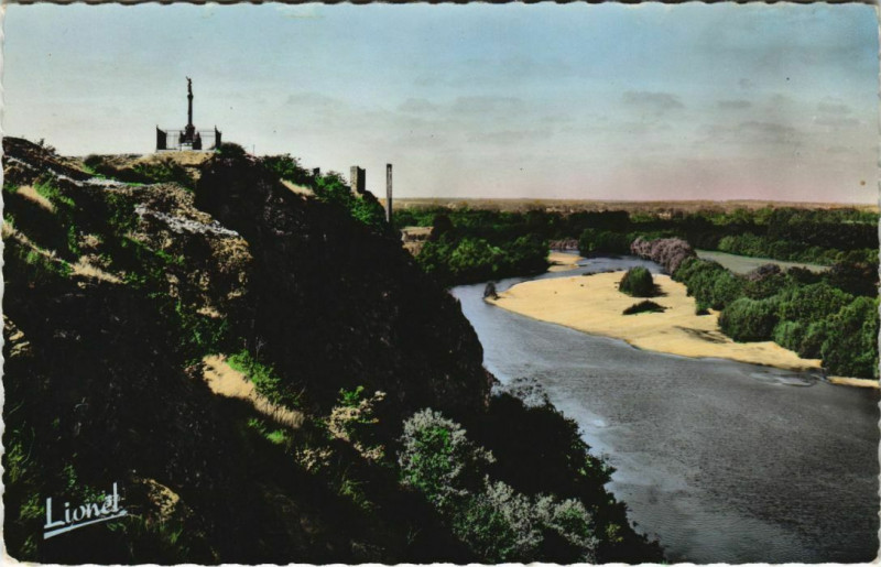Carte postale ancienne Erigne La Roche de Murs au bord du Louet