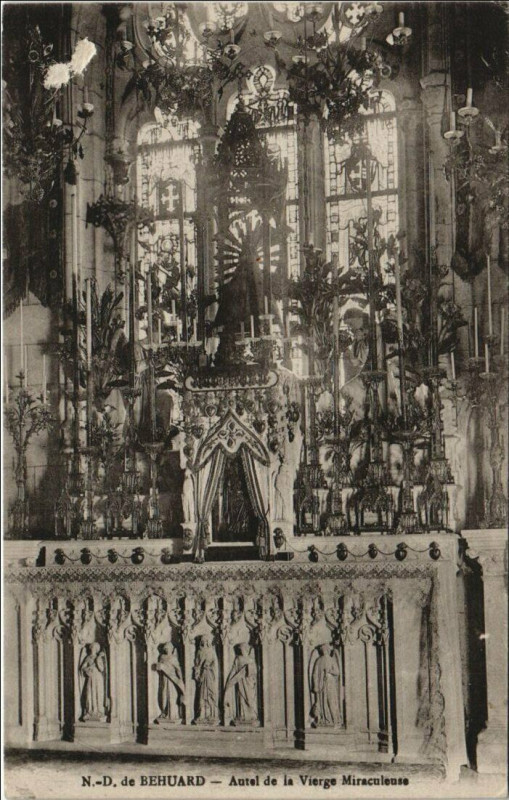 Carte postale ancienne N.-D. de Behuard Autel de la Vierge Miraculeuse