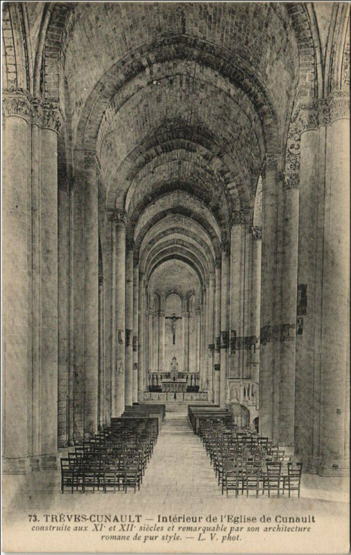 Carte postale ancienne Terves-Cunault Interieur de l'Eglise de Cunault