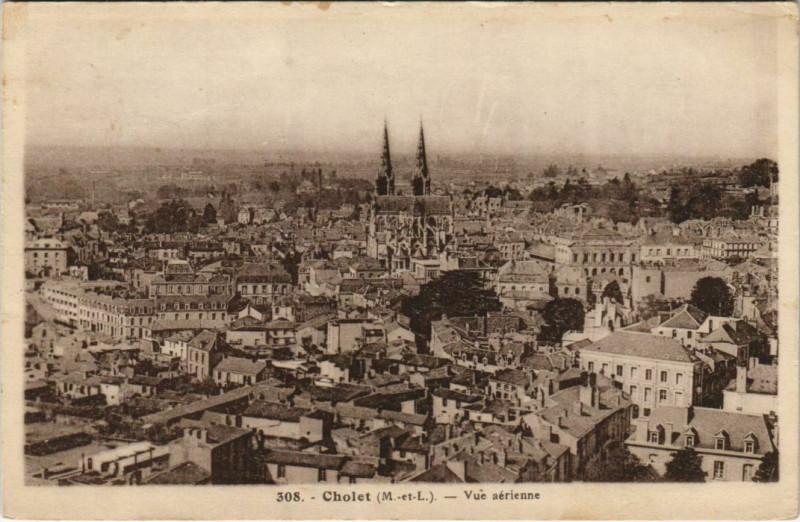 Carte postale ancienne Cholet Vue aerienne à Cholet