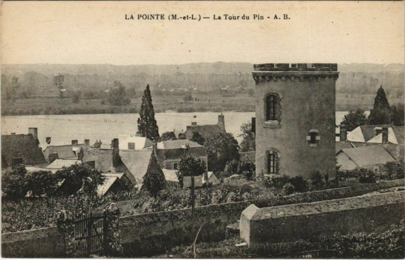 Carte postale ancienne La Pointe La Tour du Pin