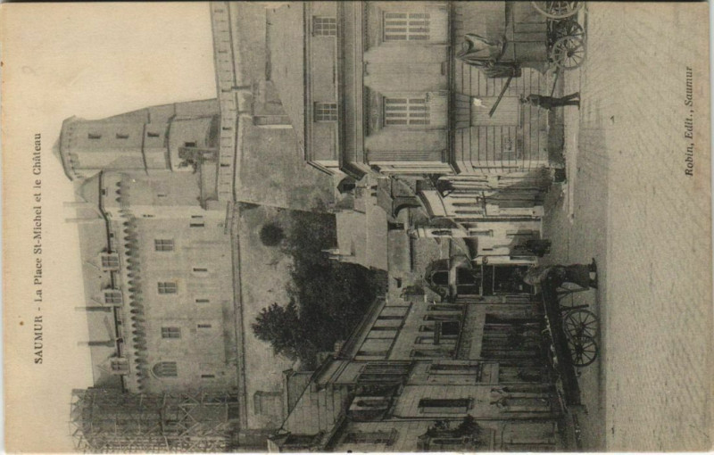 Carte postale ancienne Saumur La Place Saint-Michel et le Chateau à Saumur