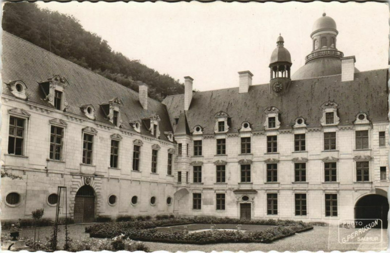 Carte postale ancienne Saumur Maison de retraite à Saumur