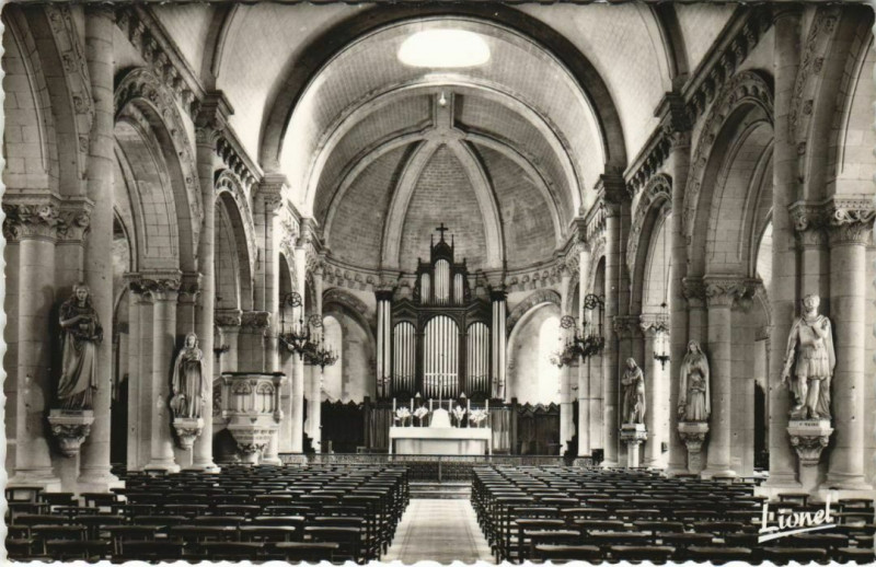 Carte postale ancienne Pouance Interier de L'Eglise