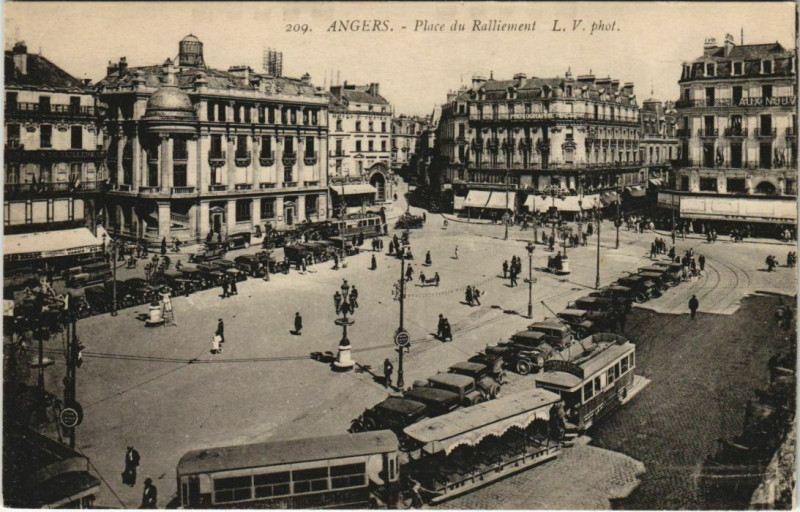 Carte postale ancienne Angers Place du Ralliement à Angers
