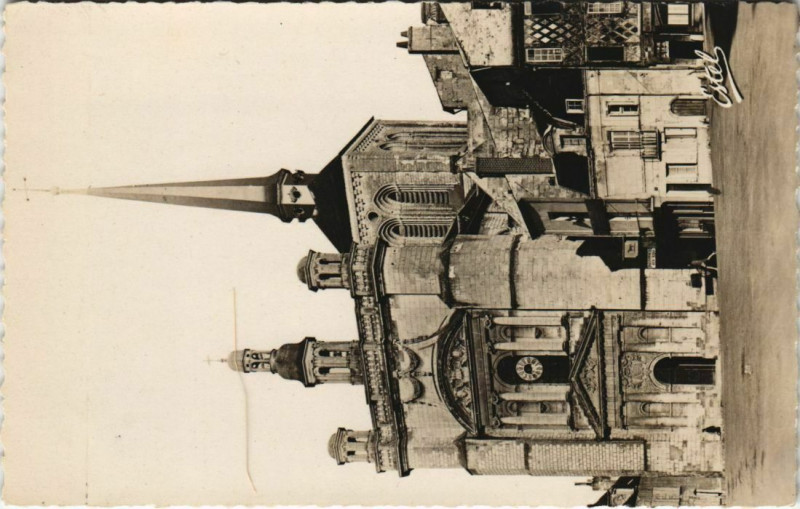 Carte postale ancienne Saumur L'Eglise Saint-Pierre à Saumur