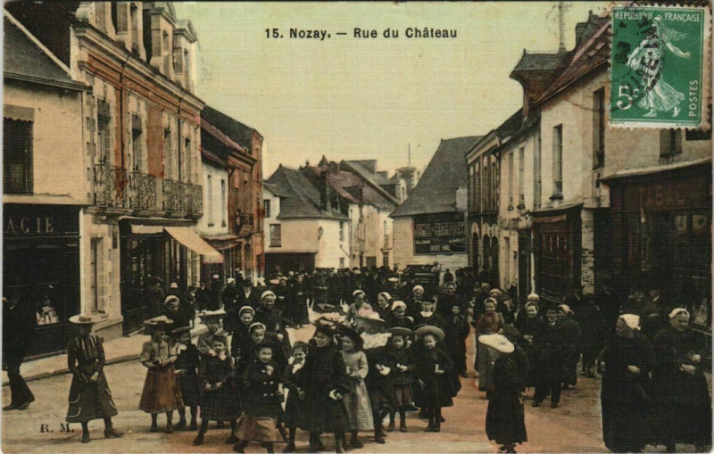 Carte postale ancienne Nozay Rue du Chateau à Nozay