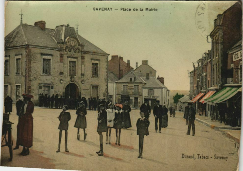 Carte postale ancienne Savenay Place de la Mairie à Savenay
