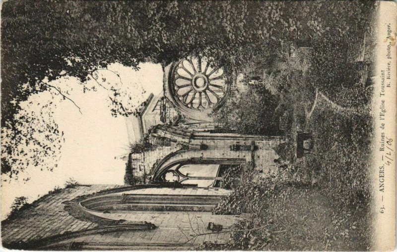 Carte postale ancienne Angers Ruines de l'Eglise Toussaint à Angers