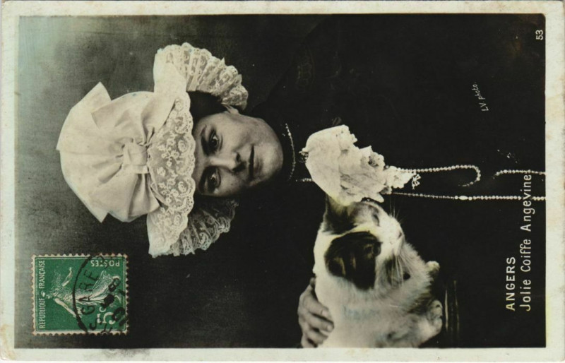 Carte postale ancienne Angers Jolie Coiffe Angevine à Angers