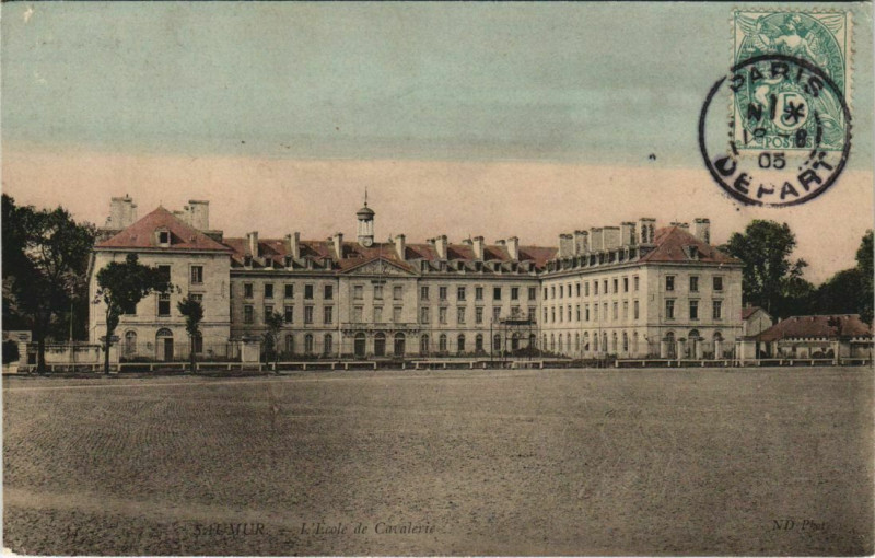 Carte postale ancienne Saumur L'Ecole de Cavalerie à Saumur