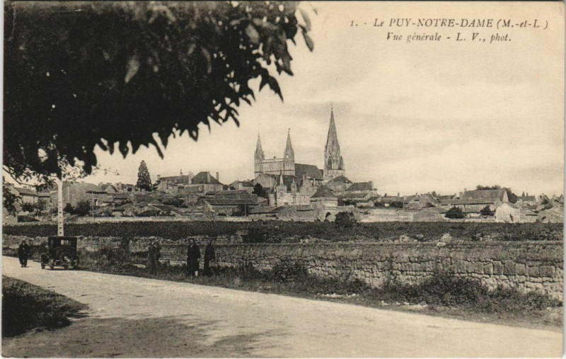 Carte postale ancienne Le Puy-Notre-Dame Vue Generale au Puy-Notre-Dame