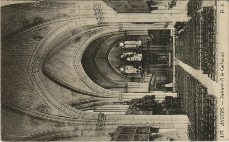 Carte postale ancienne Angers Interieur de la Cathedrale à Angers