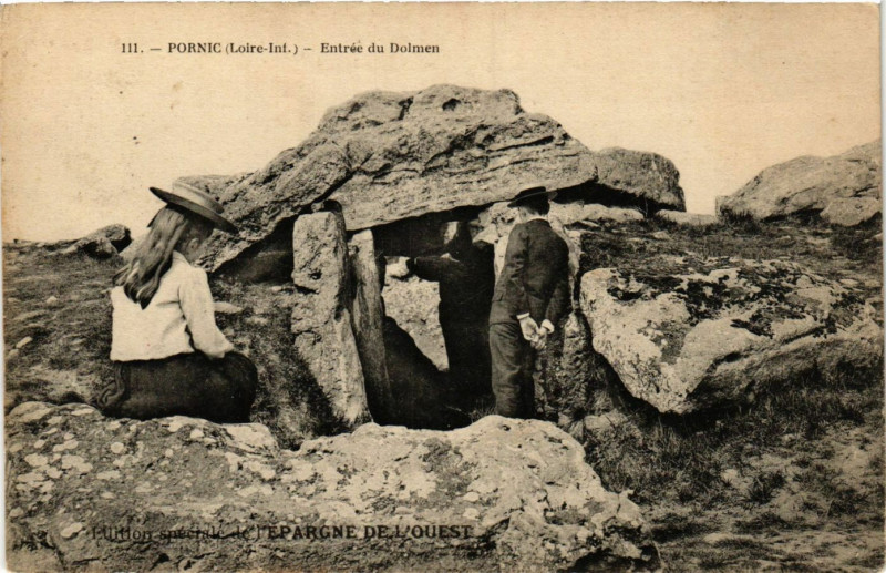 Carte postale ancienne Pornic - Entrée du Dolmen à Pornic