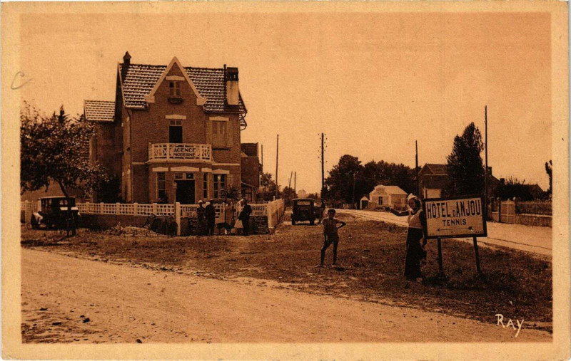 Carte postale ancienne Cote de Jade - Tharon-Plage - Angle de l'Avenue de la Convention