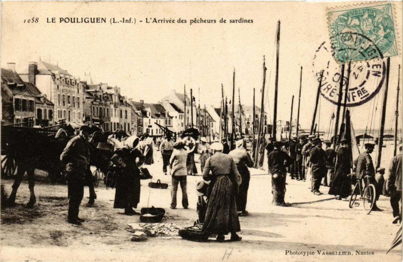 Carte postale ancienne Le Pouliguen - L'Arrivée des pecheurs de sardines au Pouliguen