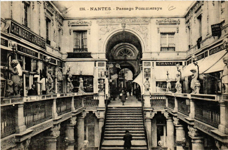Carte postale ancienne Nantes - Passage Pommeraye à Nantes
