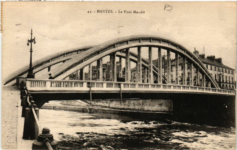 Carte postale ancienne Nantes - Le Pont Maudit à Nantes