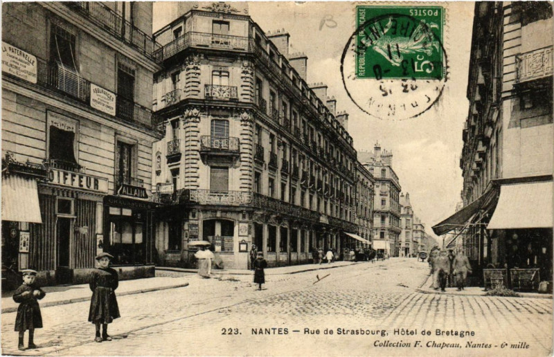 Carte postale ancienne Nantes - Rue de Strasbourg Hotel de Bretagne à Nantes
