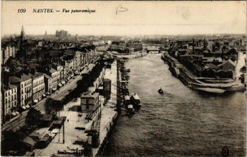 Carte postale ancienne Nantes - Vue panoramique à Nantes