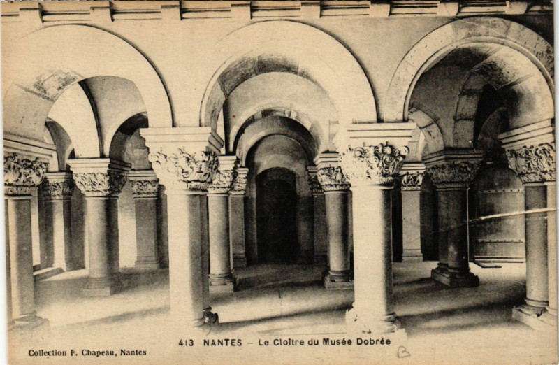 Carte postale ancienne Nantes - Le Cloitre du Musée Dobrée à Nantes