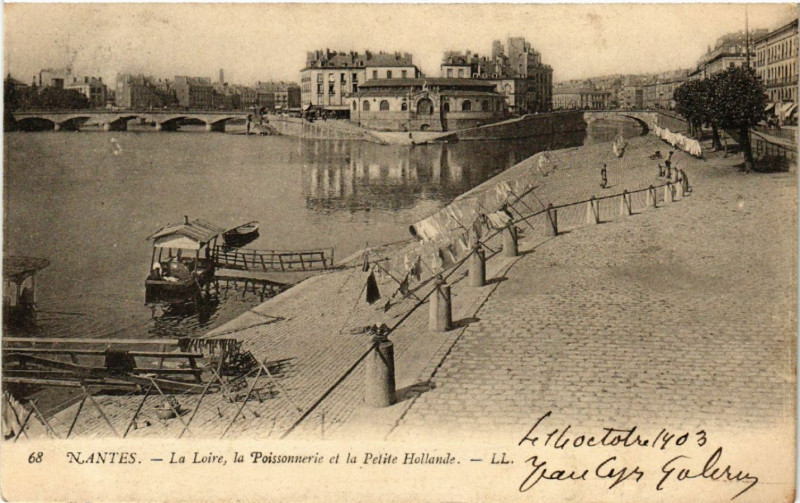 Carte postale ancienne Nantes - La Loire la Poissonnerie et la Petite Hollande à Nantes